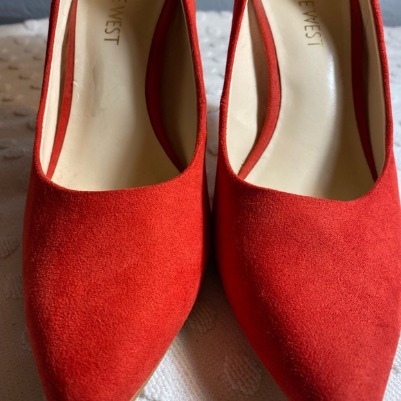 NINE WEST Red Suede Fifth 9x9 Womens Dress Pumps - Picture 9 of 16